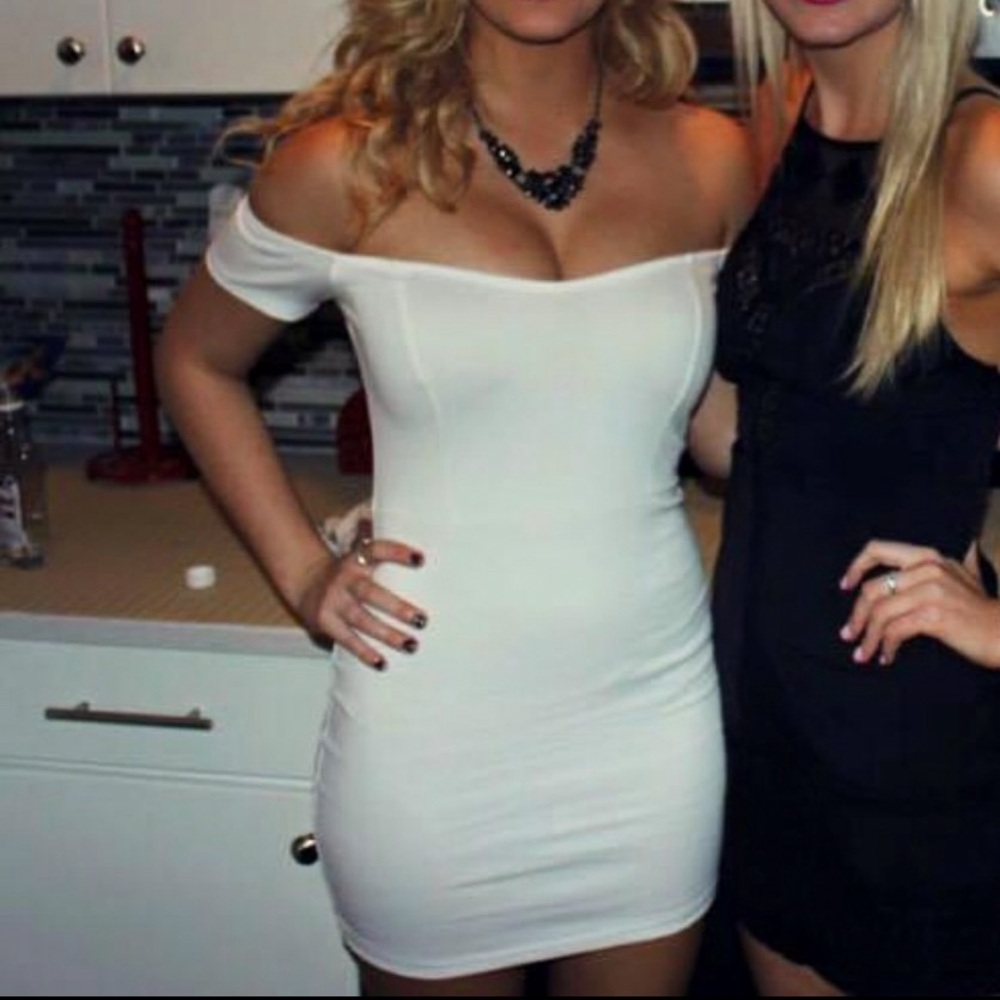 Tobi White Off-the-Shoulder Bodycon Mini Dress Size Medium